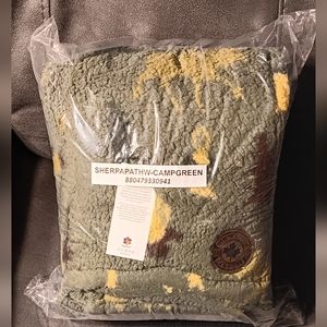 LUG FALL MYSTERY BOX Camp Sherpa Throw